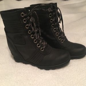 Sorel black booties. Size 8  Worn once.